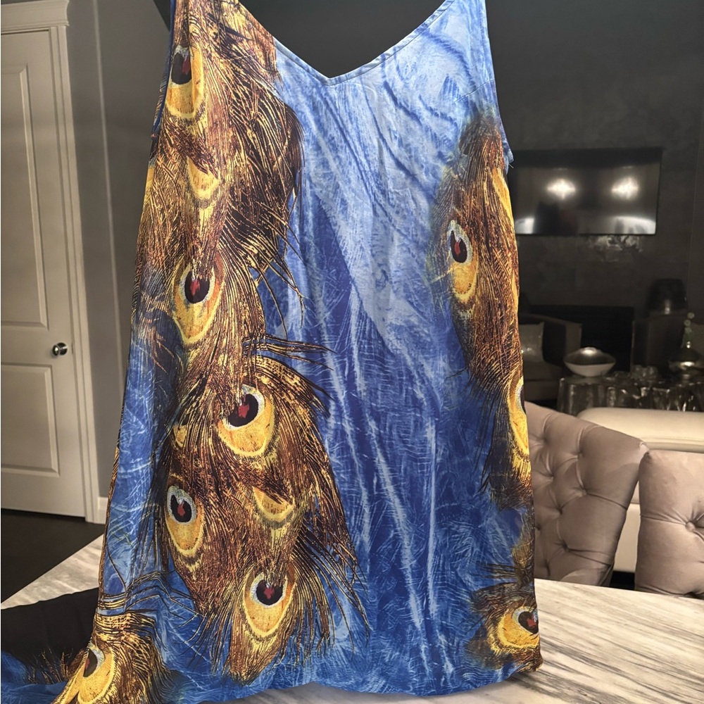 Best miu miu dress size XXXL FITS LIKE XXL
Beautiful blue colours like feathers
